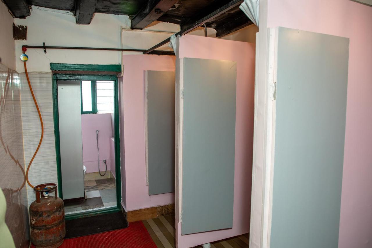 Trekkers Hostel Kathmandu Exteriör bild